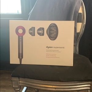 Dyson supersonic blow dryer